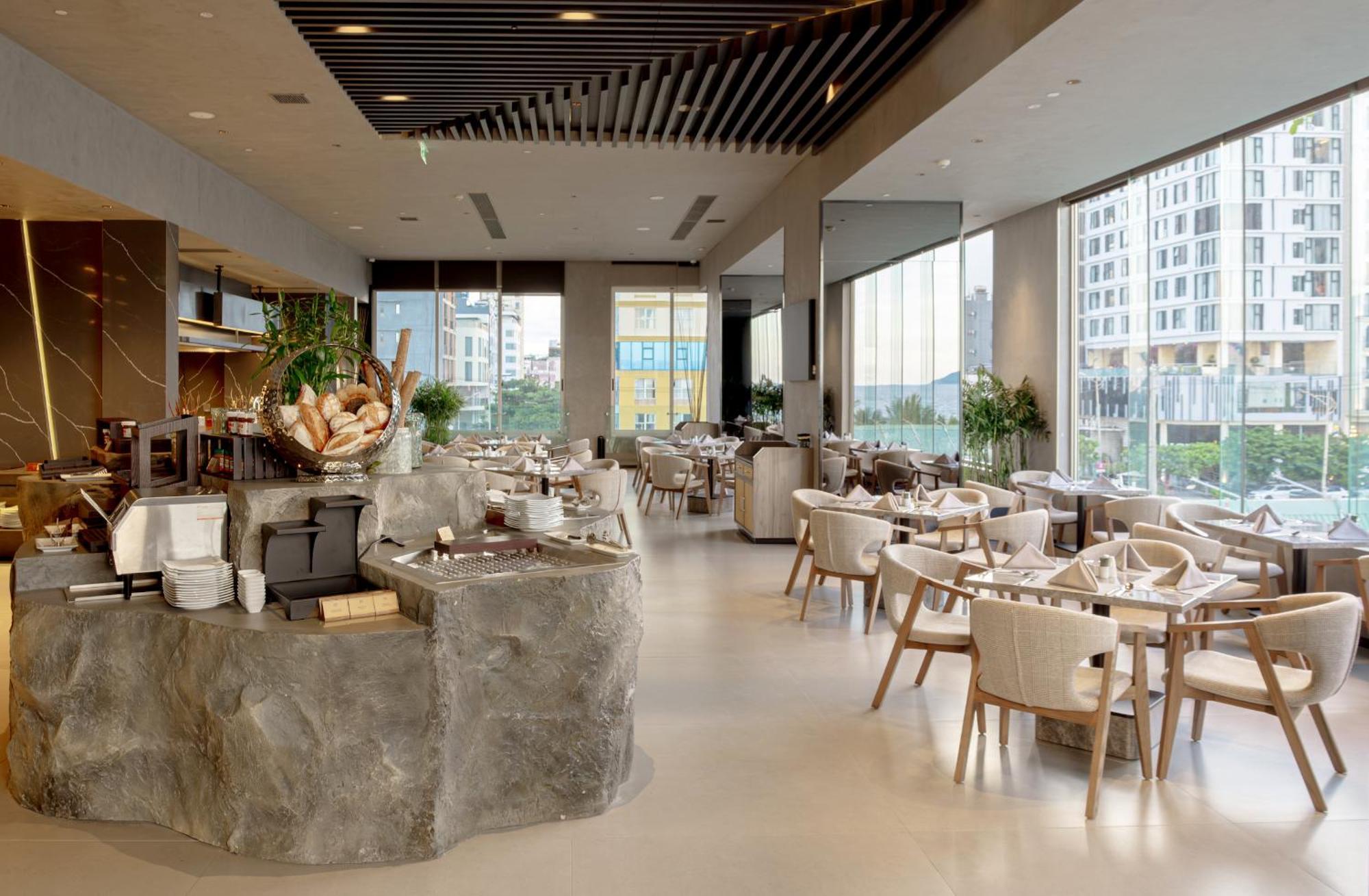 M Hotel Danang Екстериор снимка The restaurant