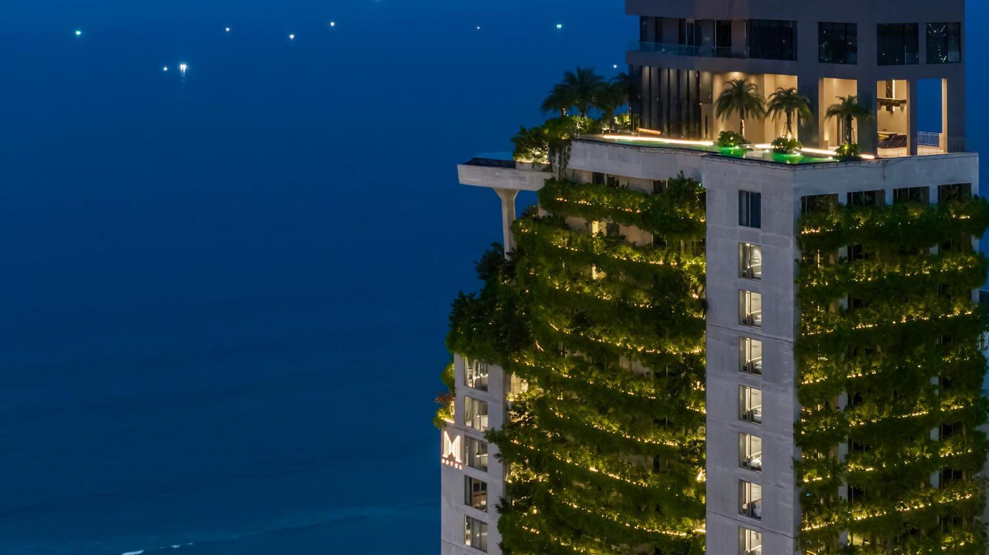 M Hotel Danang Екстериор снимка The vertical forest at night