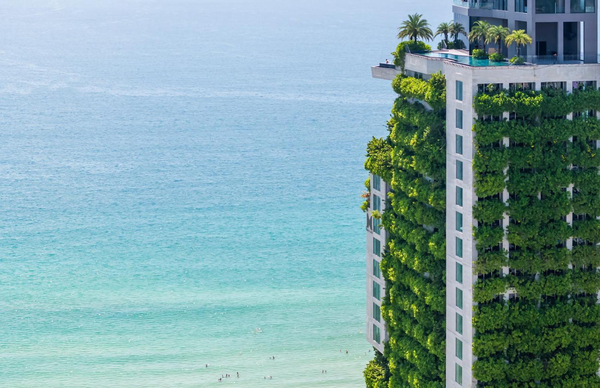 M Hotel Danang Екстериор снимка The vertical garden at The Ivy