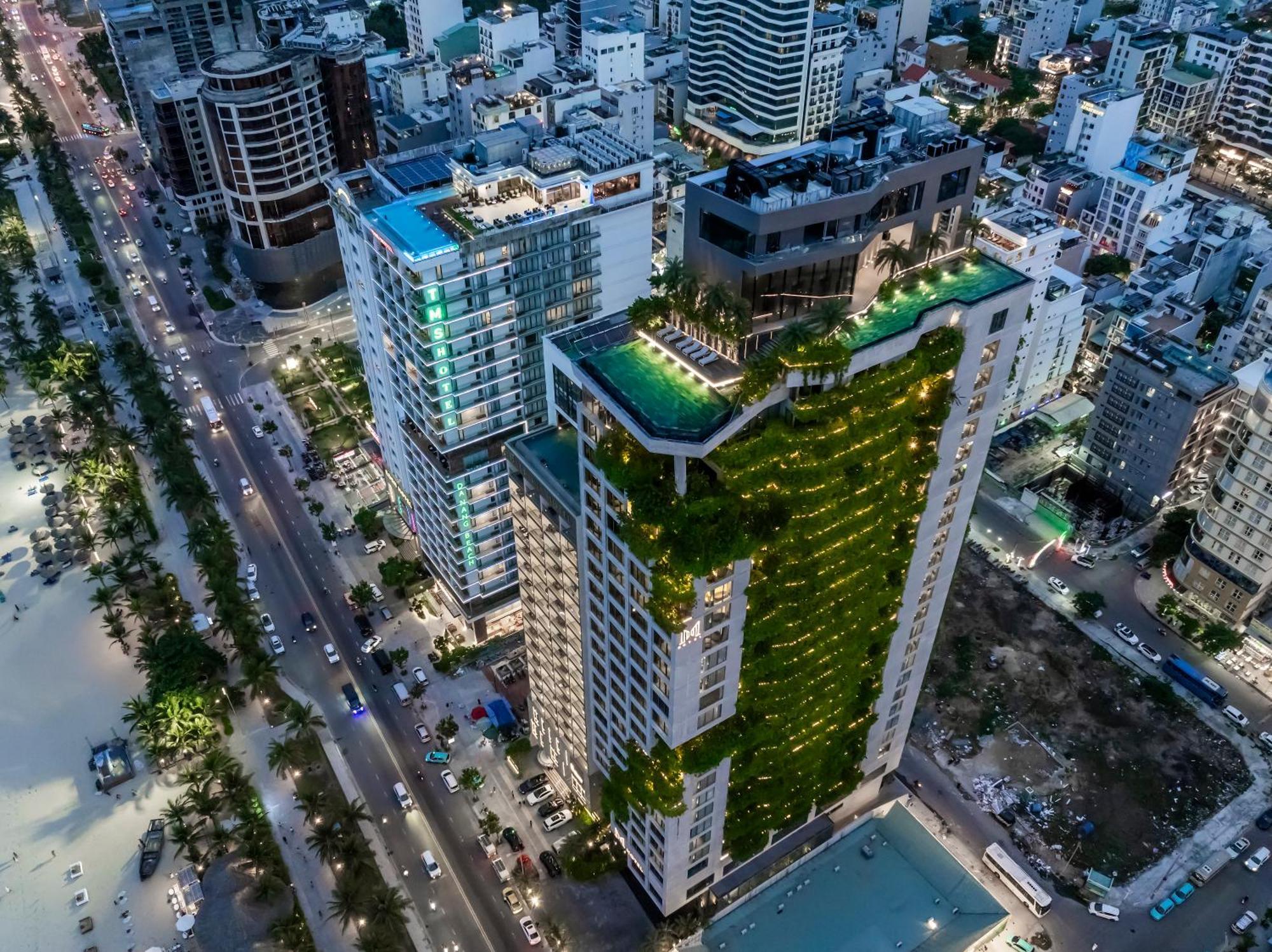 M Hotel Danang Екстериор снимка The green wall at The Park