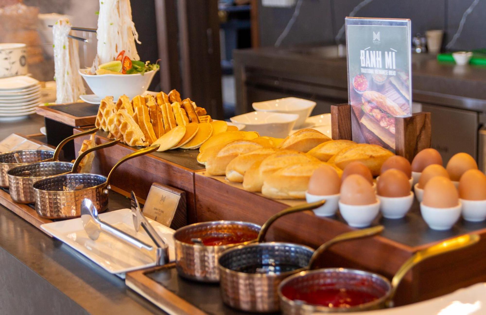 M Hotel Danang Екстериор снимка Breakfast at the hotel